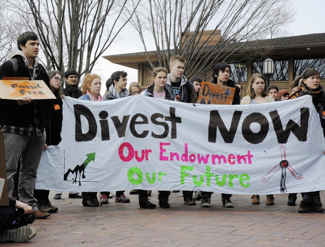 Fossil_Fuel_Divestment_Student_Protest_at_Tufts_University